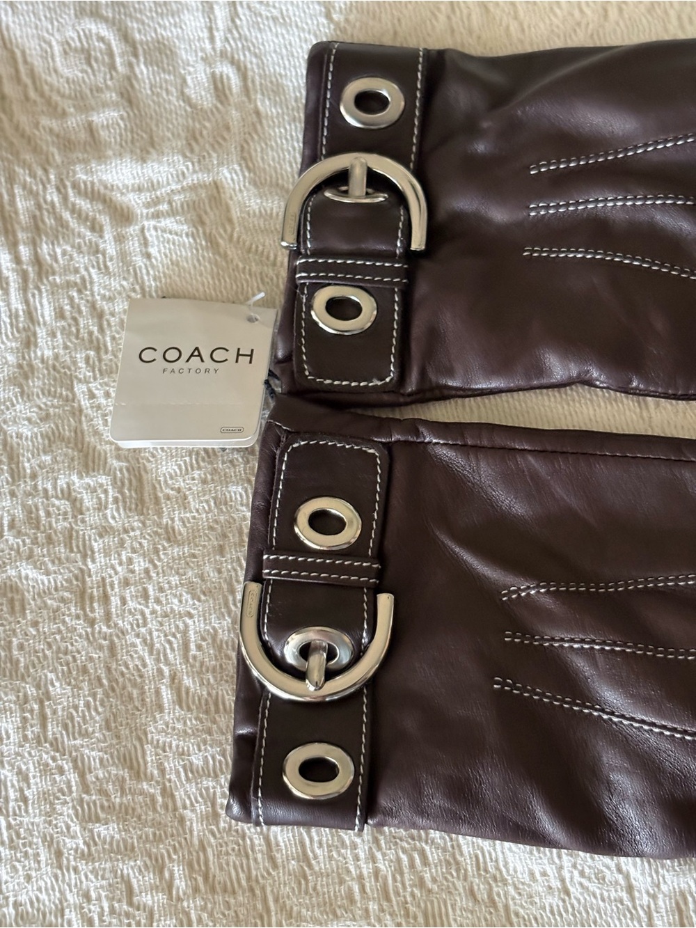 COACH NWT Mahogany Brown Soho Leather Cashmere Lined Buckle Gloves Size 8 F80303 - Picture 3 of 9